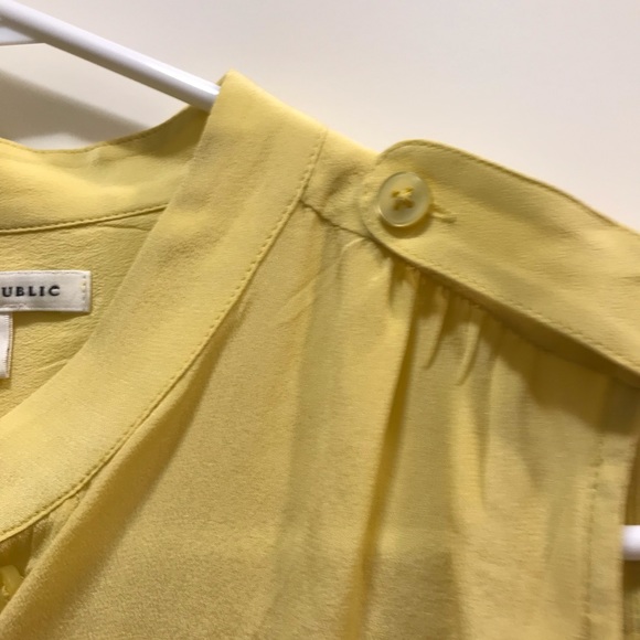 Silk blouse by Banana Republic - Picture 4 of 5